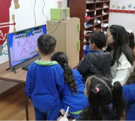 Prototipo de Software para el desarrollo Léxico-Semántico de niños regulares y neurodivergentes de 4 a 5 años, alineado con el Currículo ecuatoriano de Educación Inicial