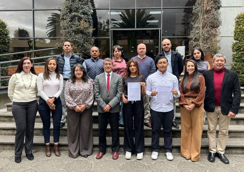 Graduados de la Facultad reciben reconocimiento por su participación en el IV Premio de Investigación Alfonso Troya Jaramillo